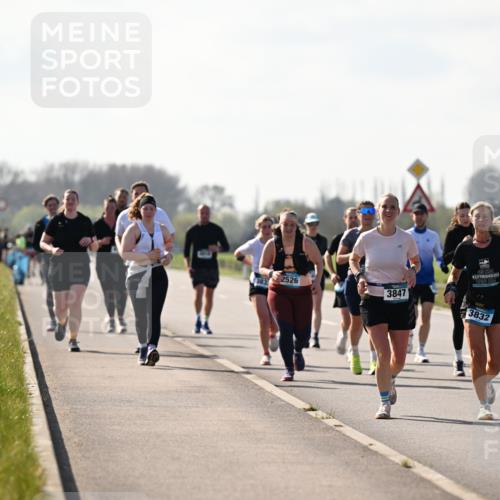 12.04.2026 - 45. Internationalen Wilhelmsburger Insellauf Dr. Thomas Lammeyer http://msf.ph/oto/9450218 12.04.2026 10:41:39 Laufen 2526, 3847, 2023, 3832 meine-sportfotos.de