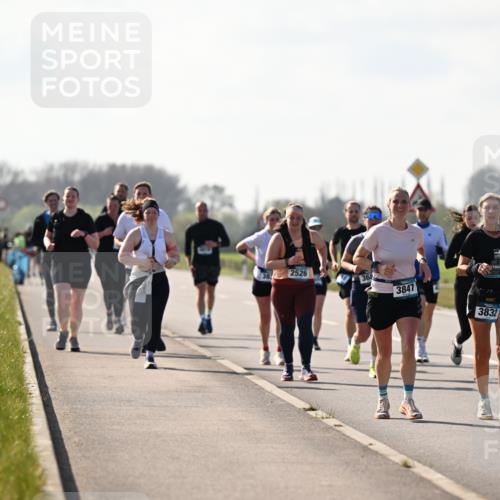 12.04.2026 - 45. Internationalen Wilhelmsburger Insellauf Dr. Thomas Lammeyer http://msf.ph/oto/9450219 12.04.2026 10:41:39 Laufen 38, 2526, 36, 3847, 3832 meine-sportfotos.de