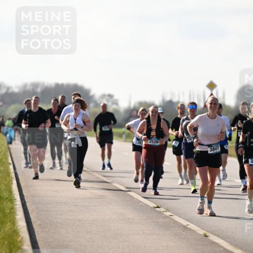 12.04.2026 - 45. Internationalen Wilhelmsburger Insellauf Dr. Thomas Lammeyer http://msf.ph/oto/9450221 12.04.2026 10:41:40 Laufen 2526, 3847, 201, 1920, 3832 meine-sportfotos.de
