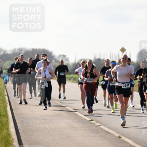 12.04.2026 - 45. Internationalen Wilhelmsburger Insellauf Dr. Thomas Lammeyer http://msf.ph/oto/9450222 12.04.2026 10:41:40 Laufen 2526, 368, 3847, 20, 3832 meine-sportfotos.de