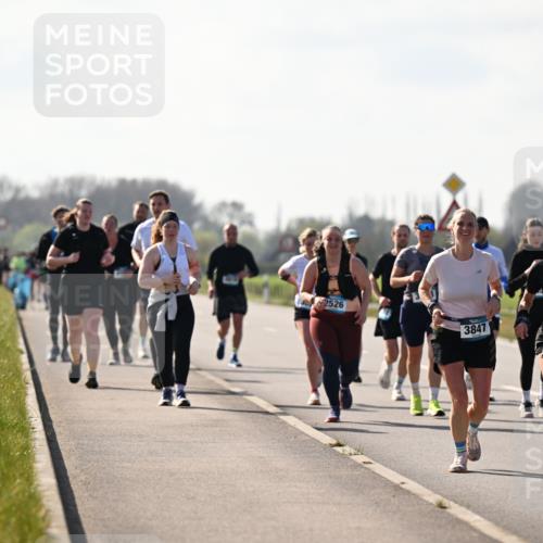 12.04.2026 - 45. Internationalen Wilhelmsburger Insellauf Dr. Thomas Lammeyer http://msf.ph/oto/9450223 12.04.2026 10:41:40 Laufen 2526, 3847, 2023, 3832 meine-sportfotos.de