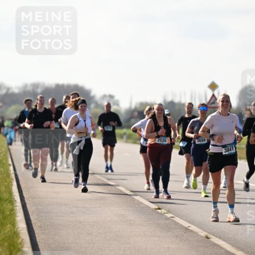 12.04.2026 - 45. Internationalen Wilhelmsburger Insellauf Dr. Thomas Lammeyer http://msf.ph/oto/9450224 12.04.2026 10:41:40 Laufen 2526, 3688, 3847, 200, 3832 meine-sportfotos.de