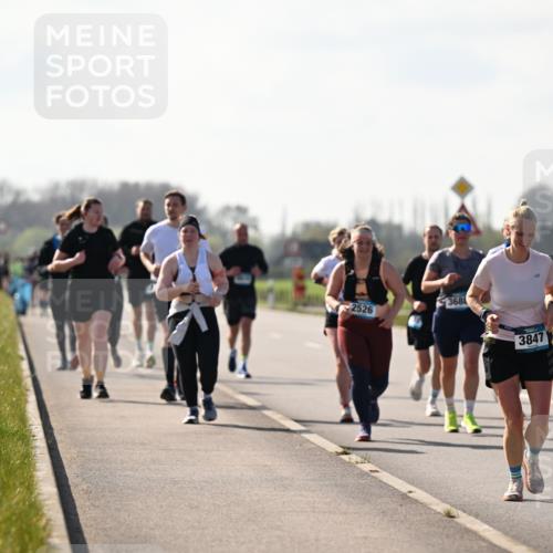 12.04.2026 - 45. Internationalen Wilhelmsburger Insellauf Dr. Thomas Lammeyer http://msf.ph/oto/9450228 12.04.2026 10:41:41 Laufen 368, 2526, 45, 3847, 3832 meine-sportfotos.de