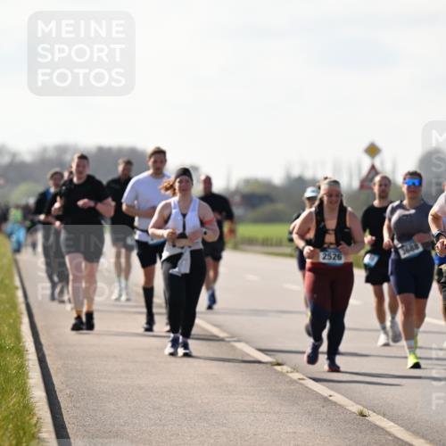 12.04.2026 - 45. Internationalen Wilhelmsburger Insellauf Dr. Thomas Lammeyer http://msf.ph/oto/9450235 12.04.2026 10:41:42 Laufen 2526, 3688, 3847, 5851 meine-sportfotos.de