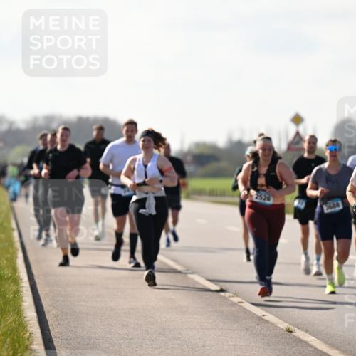 12.04.2026 - 45. Internationalen Wilhelmsburger Insellauf Dr. Thomas Lammeyer http://msf.ph/oto/9450236 12.04.2026 10:41:42 Laufen 2526, 1688, 3847, 585 meine-sportfotos.de