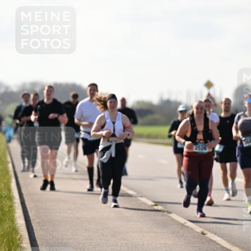 12.04.2026 - 45. Internationalen Wilhelmsburger Insellauf Dr. Thomas Lammeyer http://msf.ph/oto/9450240 12.04.2026 10:41:42 Laufen 2526, 1688, 3847 meine-sportfotos.de