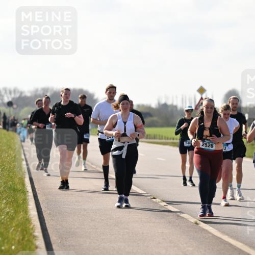 12.04.2026 - 45. Internationalen Wilhelmsburger Insellauf Dr. Thomas Lammeyer http://msf.ph/oto/9450241 12.04.2026 10:41:43 Laufen 241, 240, 2526, 3, 3688 meine-sportfotos.de