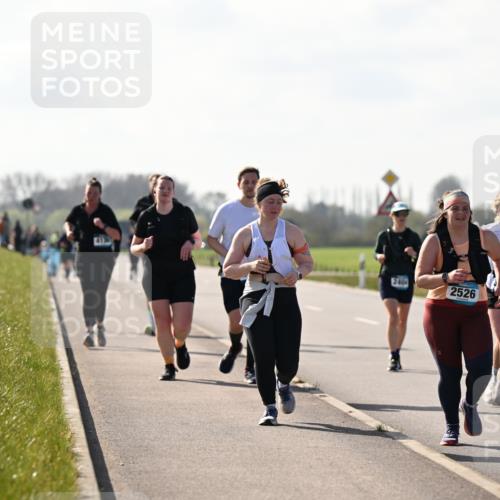 12.04.2026 - 45. Internationalen Wilhelmsburger Insellauf Dr. Thomas Lammeyer http://msf.ph/oto/9450247 12.04.2026 10:41:44 Laufen 413, 2404, 2526, 33, 3688 meine-sportfotos.de