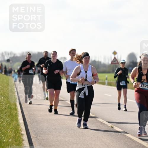 12.04.2026 - 45. Internationalen Wilhelmsburger Insellauf Dr. Thomas Lammeyer http://msf.ph/oto/9450250 12.04.2026 10:41:45 Laufen 240, 2526, 3833 meine-sportfotos.de