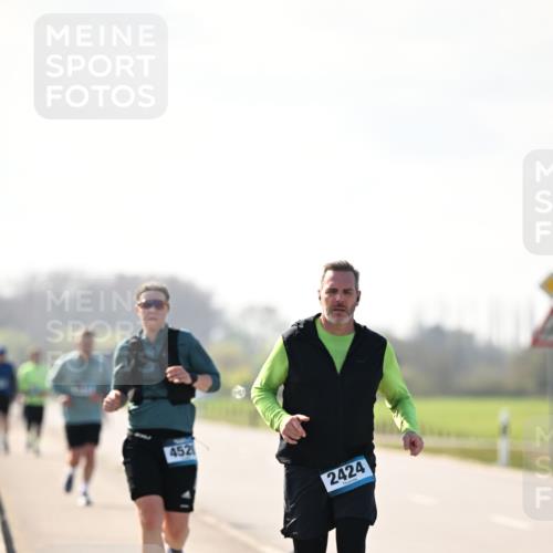 12.04.2026 - 45. Internationalen Wilhelmsburger Insellauf Dr. Thomas Lammeyer http://msf.ph/oto/9450392 12.04.2026 10:43:15 Laufen 452, 2424 meine-sportfotos.de