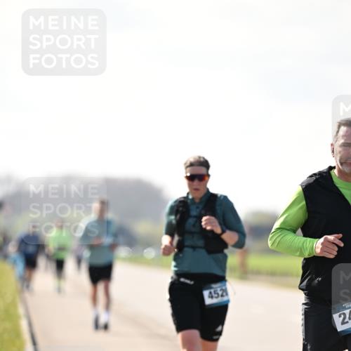 12.04.2026 - 45. Internationalen Wilhelmsburger Insellauf Dr. Thomas Lammeyer http://msf.ph/oto/9450400 12.04.2026 10:43:18 Laufen 4521, 45, 24 meine-sportfotos.de