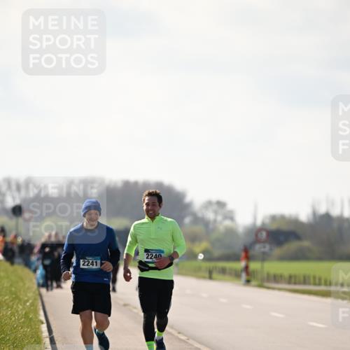 12.04.2026 - 45. Internationalen Wilhelmsburger Insellauf Dr. Thomas Lammeyer http://msf.ph/oto/9450438 12.04.2026 10:43:34 Laufen 2240, 2241 meine-sportfotos.de