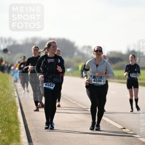 12.04.2026 - 45. Internationalen Wilhelmsburger Insellauf Dr. Thomas Lammeyer http://msf.ph/oto/9450488 12.04.2026 10:43:58 Laufen 4582, 4586 meine-sportfotos.de
