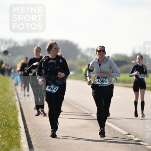 12.04.2026 - 45. Internationalen Wilhelmsburger Insellauf Dr. Thomas Lammeyer http://msf.ph/oto/9450489 12.04.2026 10:43:58 Laufen 4582, 4586 meine-sportfotos.de