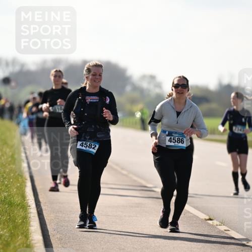 12.04.2026 - 45. Internationalen Wilhelmsburger Insellauf Dr. Thomas Lammeyer http://msf.ph/oto/9450494 12.04.2026 10:43:58 Laufen 4582, 4586, 7345 meine-sportfotos.de