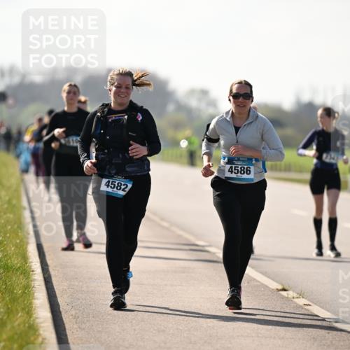 12.04.2026 - 45. Internationalen Wilhelmsburger Insellauf Dr. Thomas Lammeyer http://msf.ph/oto/9450495 12.04.2026 10:43:58 Laufen 4582, 4586 meine-sportfotos.de