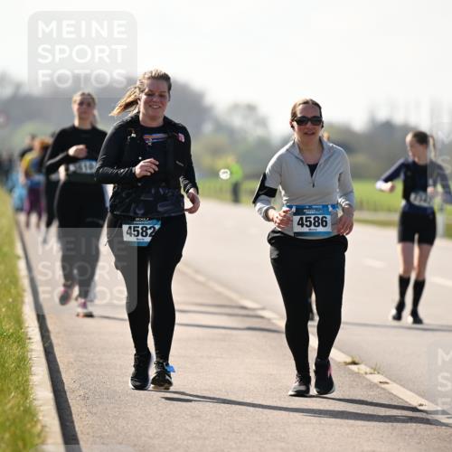 12.04.2026 - 45. Internationalen Wilhelmsburger Insellauf Dr. Thomas Lammeyer http://msf.ph/oto/9450498 12.04.2026 10:43:59 Laufen 4582, 4586 meine-sportfotos.de