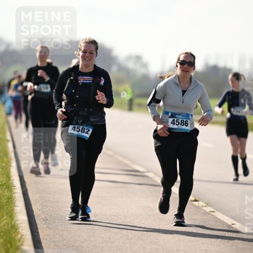 12.04.2026 - 45. Internationalen Wilhelmsburger Insellauf Dr. Thomas Lammeyer http://msf.ph/oto/9450501 12.04.2026 10:43:59 Laufen 4582, 4586 meine-sportfotos.de