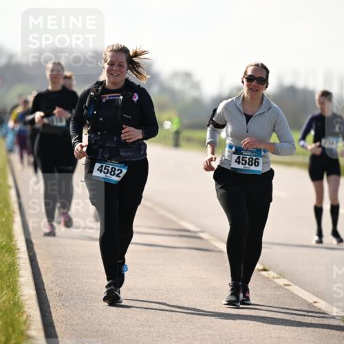12.04.2026 - 45. Internationalen Wilhelmsburger Insellauf Dr. Thomas Lammeyer http://msf.ph/oto/9450502 12.04.2026 10:43:59 Laufen 4586, 4582 meine-sportfotos.de