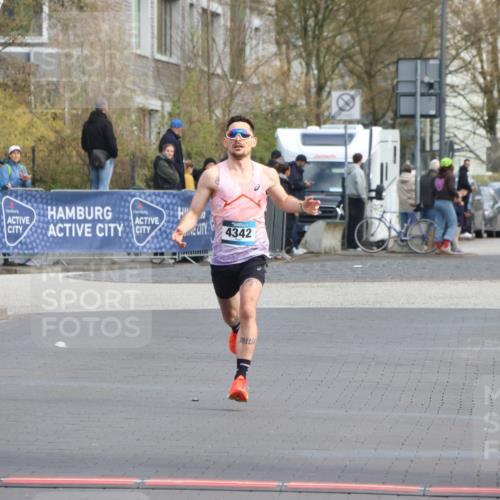12.04.2026 - 45. Internationalen Wilhelmsburger Insellauf Strokosch-Dieckow http://msf.ph/oto/9450508 12.04.2026 10:05:42 Ziel 4342 meine-sportfotos.de