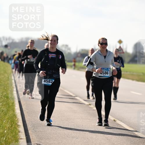 12.04.2026 - 45. Internationalen Wilhelmsburger Insellauf Dr. Thomas Lammeyer http://msf.ph/oto/9450510 12.04.2026 10:44:00 Laufen 4582, 4586 meine-sportfotos.de