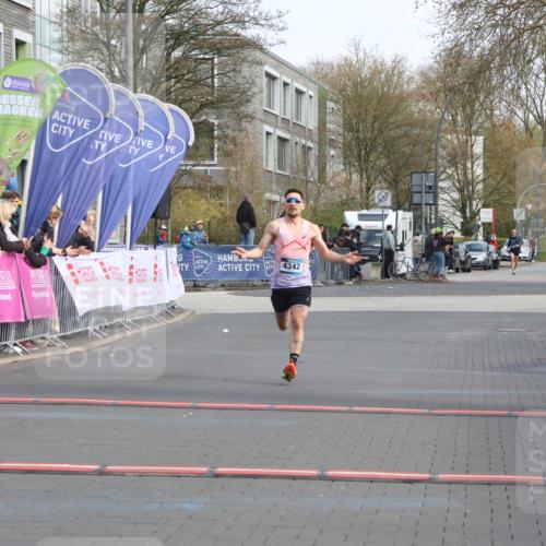 12.04.2026 - 45. Internationalen Wilhelmsburger Insellauf Strokosch-Dieckow http://msf.ph/oto/9450514 12.04.2026 10:05:43 Ziel 4342 meine-sportfotos.de