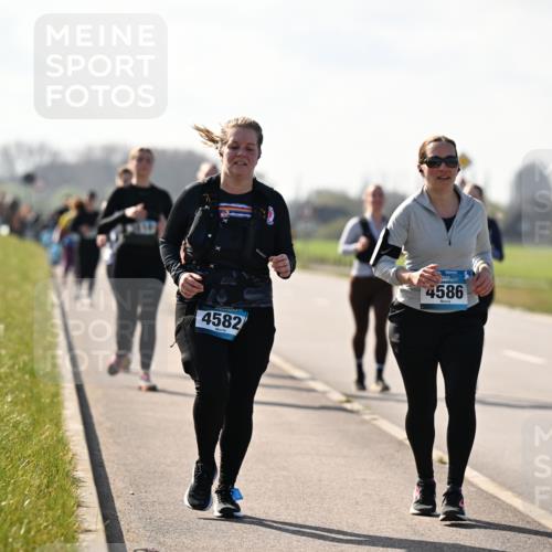 12.04.2026 - 45. Internationalen Wilhelmsburger Insellauf Dr. Thomas Lammeyer http://msf.ph/oto/9450515 12.04.2026 10:44:01 Laufen 4582, 4586 meine-sportfotos.de