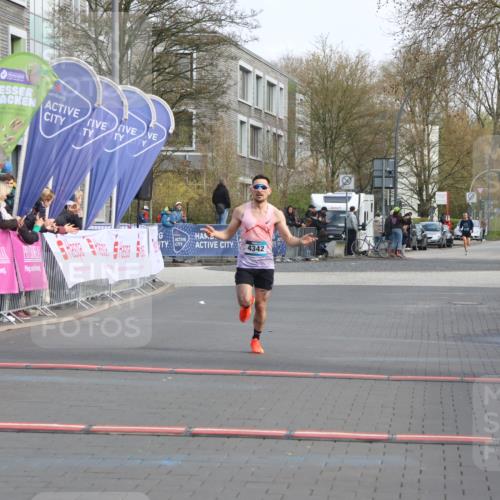 12.04.2026 - 45. Internationalen Wilhelmsburger Insellauf Strokosch-Dieckow http://msf.ph/oto/9450524 12.04.2026 10:05:43 Ziel 4342 meine-sportfotos.de