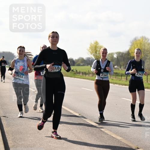 12.04.2026 - 45. Internationalen Wilhelmsburger Insellauf Dr. Thomas Lammeyer http://msf.ph/oto/9450526 12.04.2026 10:44:07 Laufen 3944, 10, 33, 2342, 2343 meine-sportfotos.de