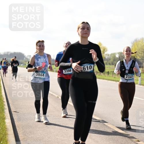 12.04.2026 - 45. Internationalen Wilhelmsburger Insellauf Dr. Thomas Lammeyer http://msf.ph/oto/9450532 12.04.2026 10:44:08 Laufen 3944, 3398, 610, 2342, 2343 meine-sportfotos.de