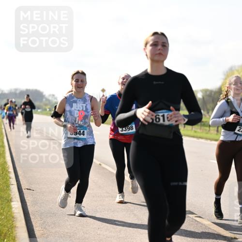 12.04.2026 - 45. Internationalen Wilhelmsburger Insellauf Dr. Thomas Lammeyer http://msf.ph/oto/9450534 12.04.2026 10:44:08 Laufen 944, 3398, 6616, 234, 23 meine-sportfotos.de