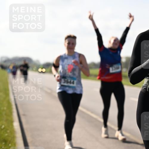 12.04.2026 - 45. Internationalen Wilhelmsburger Insellauf Dr. Thomas Lammeyer http://msf.ph/oto/9450538 12.04.2026 10:44:09 Laufen 3644, 3610 meine-sportfotos.de