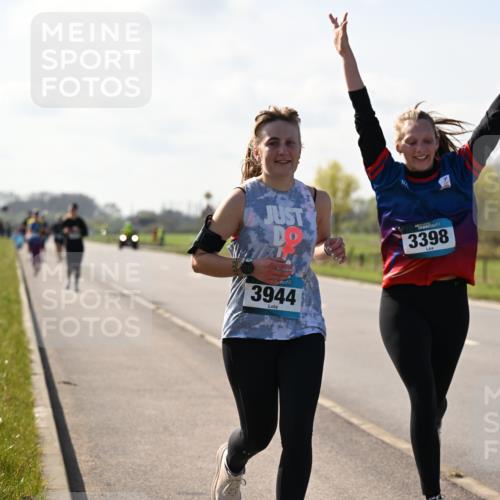 12.04.2026 - 45. Internationalen Wilhelmsburger Insellauf Dr. Thomas Lammeyer http://msf.ph/oto/9450539 12.04.2026 10:44:09 Laufen 3398, 3944 meine-sportfotos.de