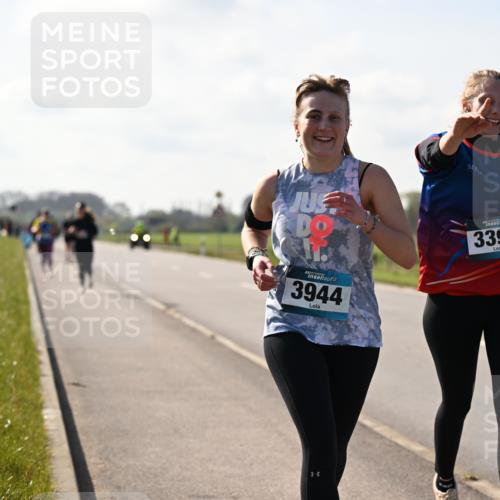 12.04.2026 - 45. Internationalen Wilhelmsburger Insellauf Dr. Thomas Lammeyer http://msf.ph/oto/9450542 12.04.2026 10:44:10 Laufen 45, 3944, 3398 meine-sportfotos.de