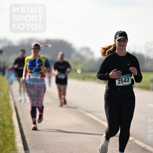 12.04.2026 - 45. Internationalen Wilhelmsburger Insellauf Dr. Thomas Lammeyer http://msf.ph/oto/9450544 12.04.2026 10:44:15 Laufen 4154, 2542 meine-sportfotos.de
