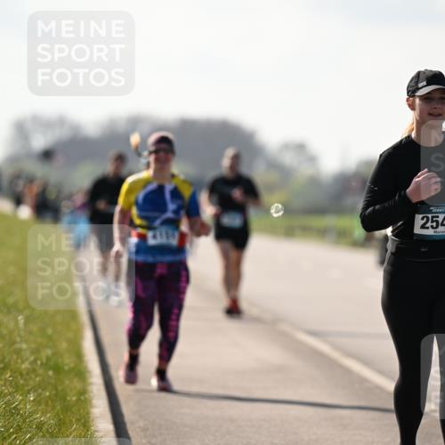 12.04.2026 - 45. Internationalen Wilhelmsburger Insellauf Dr. Thomas Lammeyer http://msf.ph/oto/9450549 12.04.2026 10:44:16 Laufen 4, 2542 meine-sportfotos.de