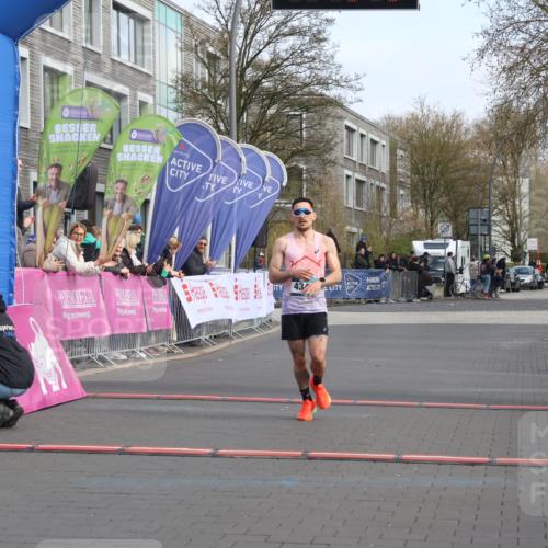 12.04.2026 - 45. Internationalen Wilhelmsburger Insellauf Strokosch-Dieckow http://msf.ph/oto/9450557 12.04.2026 10:05:44 Ziel 4342 meine-sportfotos.de