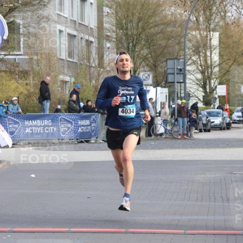 12.04.2026 - 45. Internationalen Wilhelmsburger Insellauf Strokosch-Dieckow http://msf.ph/oto/9450581 12.04.2026 10:05:56 Ziel 4034 meine-sportfotos.de