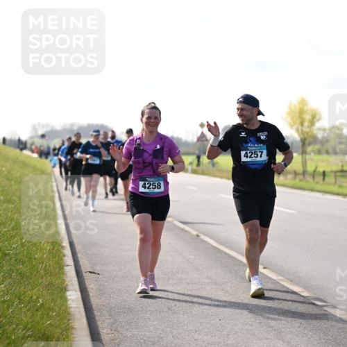 12.04.2026 - 45. Internationalen Wilhelmsburger Insellauf Dr. Thomas Lammeyer http://msf.ph/oto/9450635 12.04.2026 10:44:55 Laufen 4258, 19, 4257 meine-sportfotos.de