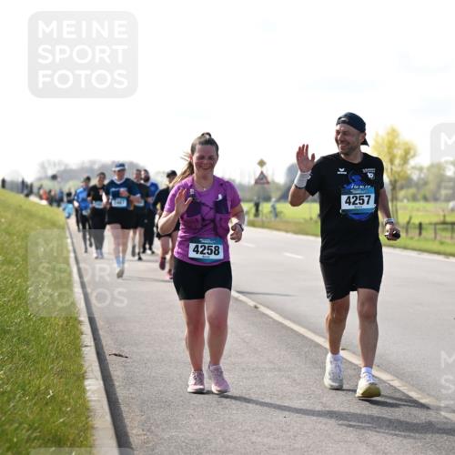 12.04.2026 - 45. Internationalen Wilhelmsburger Insellauf Dr. Thomas Lammeyer http://msf.ph/oto/9450638 12.04.2026 10:44:55 Laufen 4258, 4257 meine-sportfotos.de