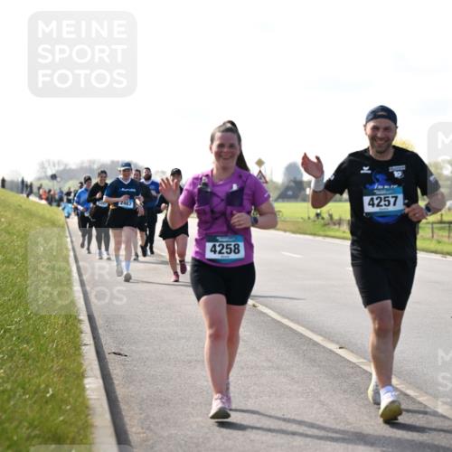12.04.2026 - 45. Internationalen Wilhelmsburger Insellauf Dr. Thomas Lammeyer http://msf.ph/oto/9450641 12.04.2026 10:44:56 Laufen 2467, 4258, 4257 meine-sportfotos.de