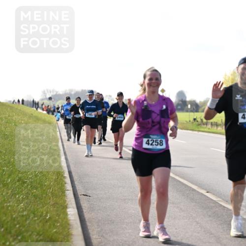 12.04.2026 - 45. Internationalen Wilhelmsburger Insellauf Dr. Thomas Lammeyer http://msf.ph/oto/9450644 12.04.2026 10:44:56 Laufen 246, 2468, 4258, 4257 meine-sportfotos.de