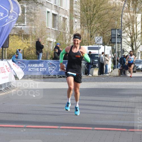 12.04.2026 - 45. Internationalen Wilhelmsburger Insellauf Strokosch-Dieckow http://msf.ph/oto/9450684 12.04.2026 10:06:53 Ziel 4077 meine-sportfotos.de