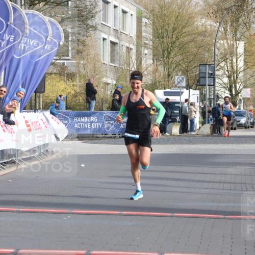 12.04.2026 - 45. Internationalen Wilhelmsburger Insellauf Strokosch-Dieckow http://msf.ph/oto/9450696 12.04.2026 10:06:54 Ziel 4077 meine-sportfotos.de