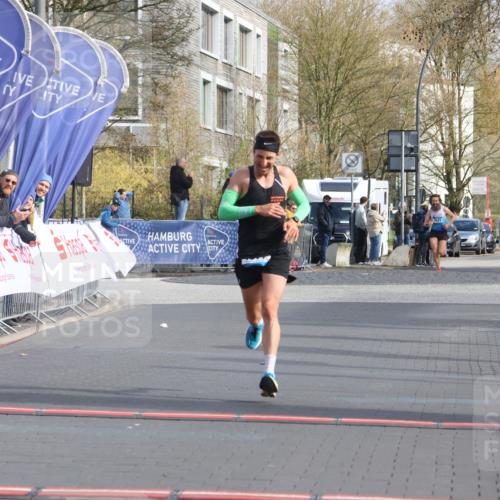 12.04.2026 - 45. Internationalen Wilhelmsburger Insellauf Strokosch-Dieckow http://msf.ph/oto/9450714 12.04.2026 10:06:54 Ziel 4077 meine-sportfotos.de