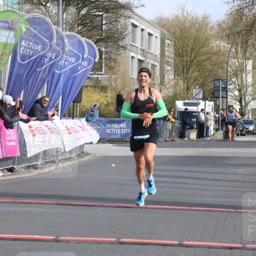 12.04.2026 - 45. Internationalen Wilhelmsburger Insellauf Strokosch-Dieckow http://msf.ph/oto/9450726 12.04.2026 10:06:54 Ziel 4077 meine-sportfotos.de