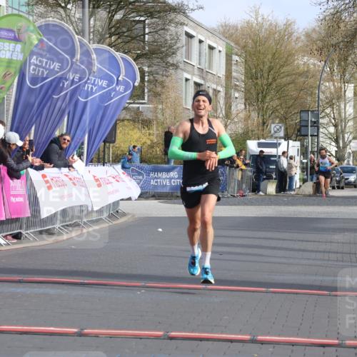 12.04.2026 - 45. Internationalen Wilhelmsburger Insellauf Strokosch-Dieckow http://msf.ph/oto/9450732 12.04.2026 10:06:54 Ziel 4077 meine-sportfotos.de