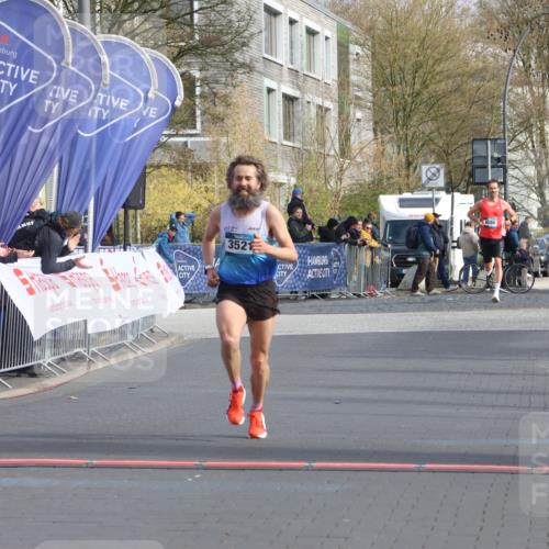 12.04.2026 - 45. Internationalen Wilhelmsburger Insellauf Strokosch-Dieckow http://msf.ph/oto/9450761 12.04.2026 10:07:02 Ziel 3521 meine-sportfotos.de