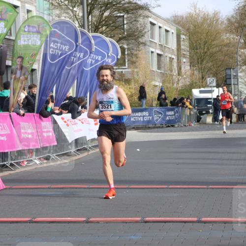12.04.2026 - 45. Internationalen Wilhelmsburger Insellauf Strokosch-Dieckow http://msf.ph/oto/9450777 12.04.2026 10:07:03 Ziel 3521 meine-sportfotos.de