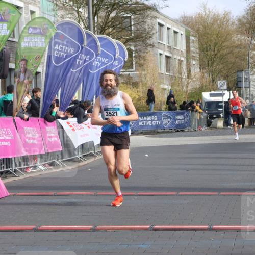 12.04.2026 - 45. Internationalen Wilhelmsburger Insellauf Strokosch-Dieckow http://msf.ph/oto/9450782 12.04.2026 10:07:03 Ziel 3521 meine-sportfotos.de
